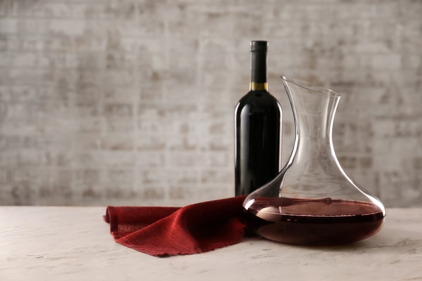 Decanter per il vino: a cosa serve e quando deve essere utilizzato? Decanter per il vino: a cosa serve e quando deve essere utilizzato?