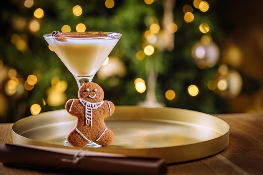 gingerbread espresso martini cocktail per natale gingerbread espresso martini cocktail per natale